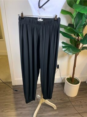 Jon & Anna Black Pleated Wide-Leg Pants
